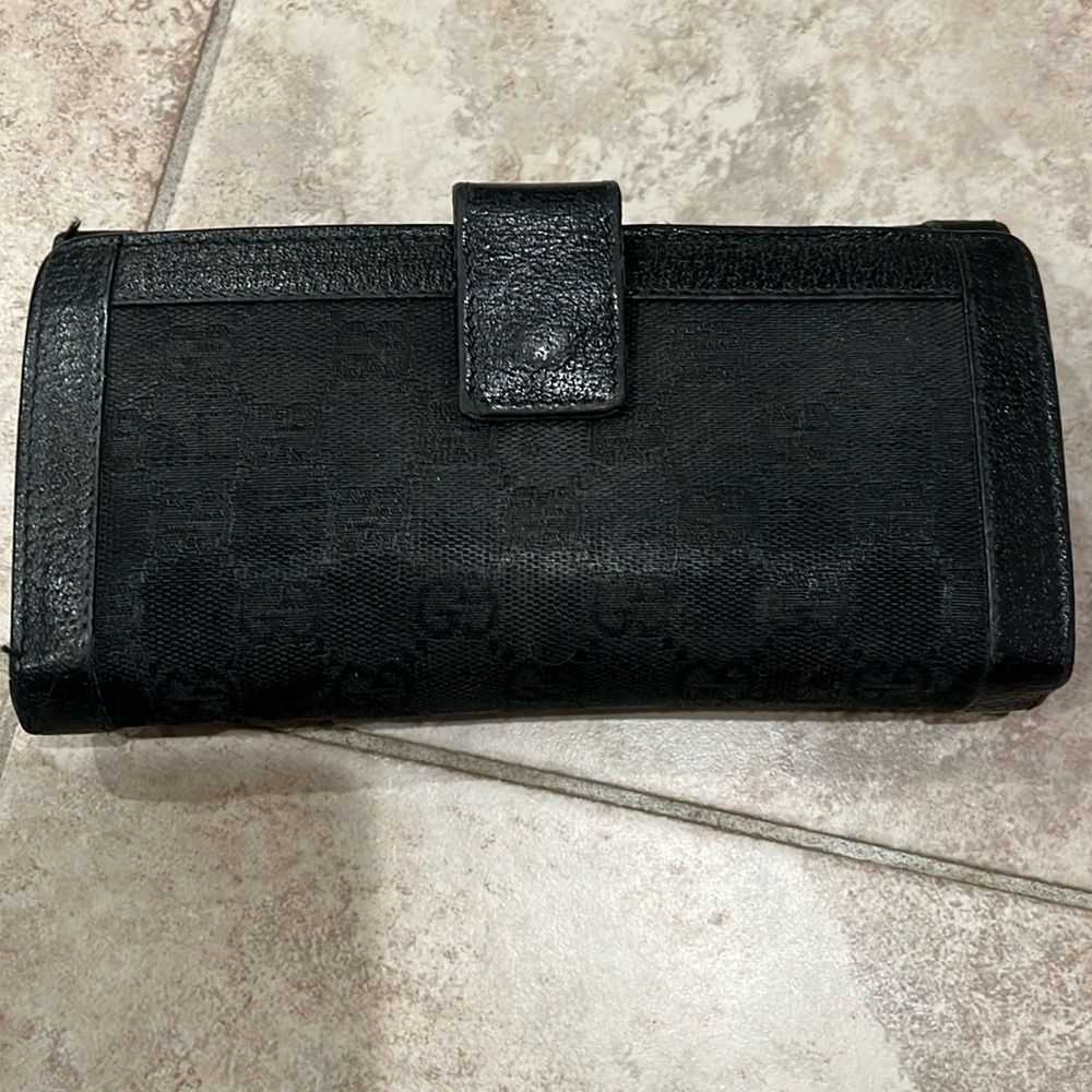 Gucci Wallet 
Black GG fabric and leather